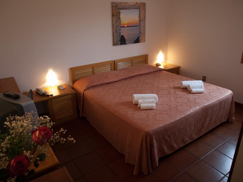 Hotel Garibaldi Ла-Маддалена Номер фото